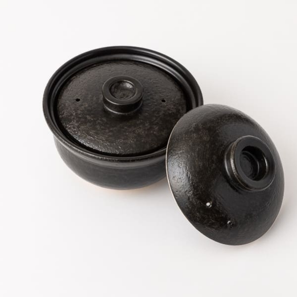 【AKOMEYA TOKYO】「AKOMEYA TOKYO/ 有田焼 黒釉 ごはん土鍋 3合」22,000円