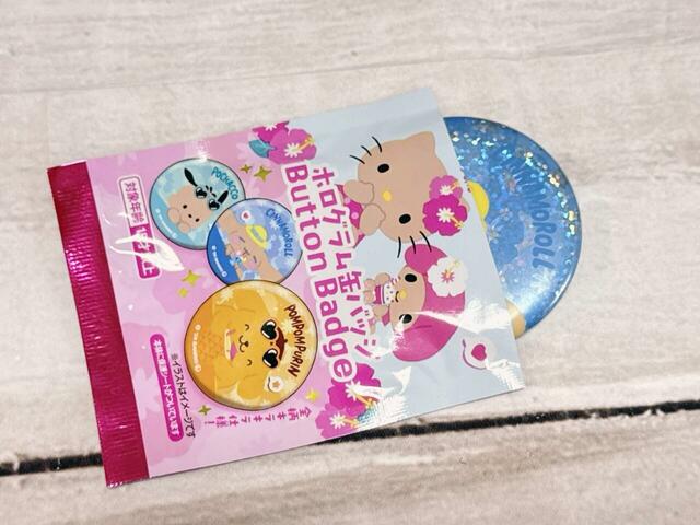 開封するまで何が入っているかわからない、ブラインド仕様の缶バッジ!1つ目を開封