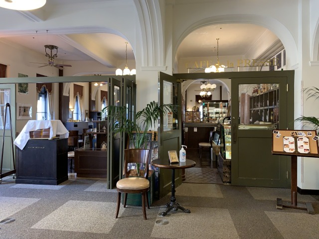 〈CAFE de la PRESSE（カフェ ドゥ ラ プレス）〉