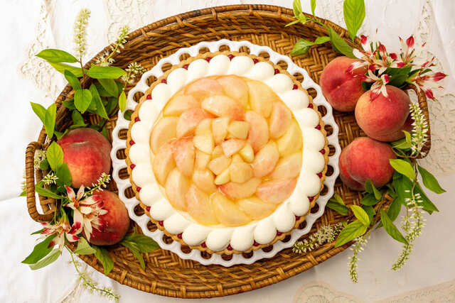 【キル フェ ボン】「桃のショートケーキタルト ~バニラ風味~」真上から見たタルト