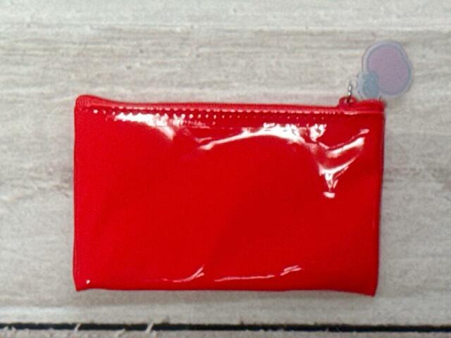 バックは装飾がないシンプルなデザイン