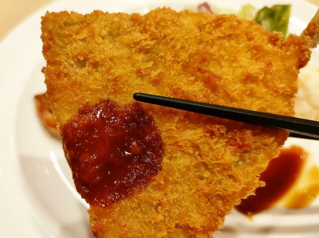 薄めのサクサク衣をまとったアジフライが美味！