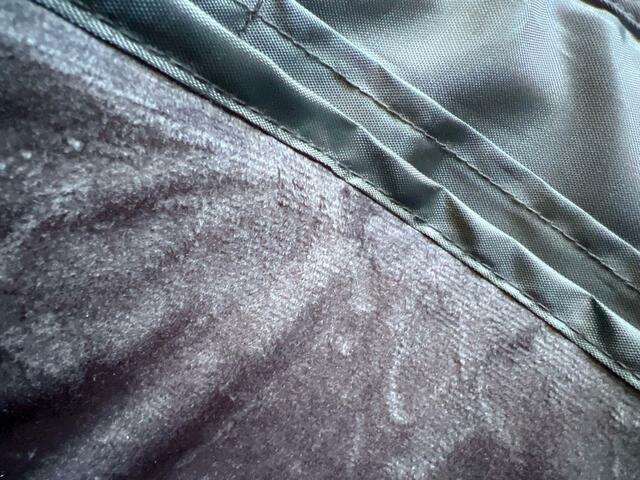 起毛生地のポケットなのでノートPCを守ってくれます！