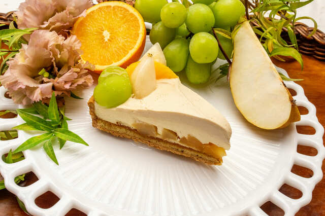 【キル フェ ボン「洋梨とキャラメルクリームドームのタルト」】piece ¥1,080