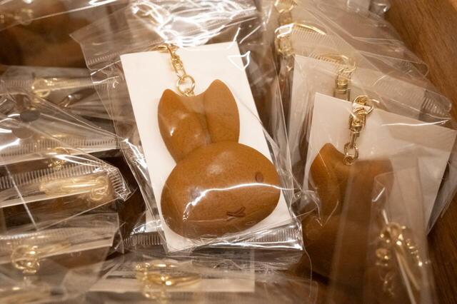 フィナンシェキーホルダー（プレーン/キャラメル）1,980円