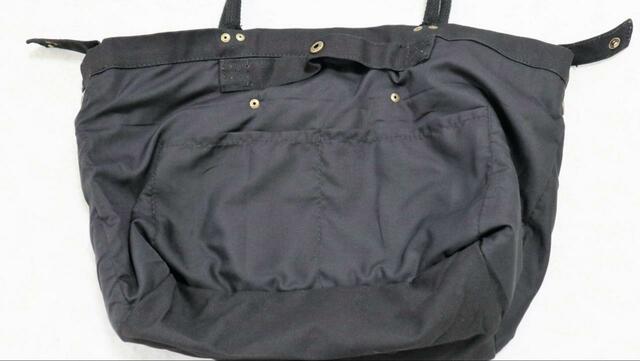 【ニトリ マルチポケットトートバッグ 】もう片側にはポケットが2つ