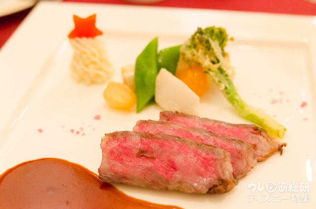 黒毛和牛のロースト、エシャロットのグレイヴィーソースとシーソルト