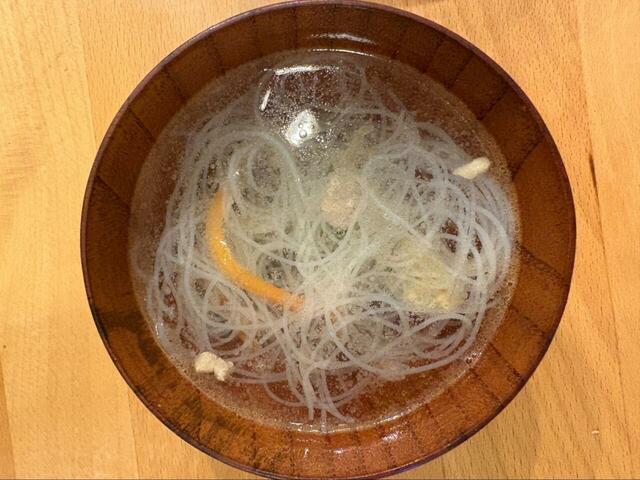 【ロピア 台湾風もり盛りあさりビーフン】お湯と塩をプラスして具だくさんスープに!