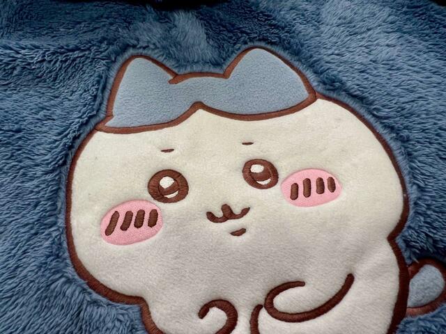 お耳の色もいつもより落ち着いた印象ですね♪【GU（ジーユー）マシュマロフィールラウンジパーカ(長袖) Chiikawaちいかわ ブルー】