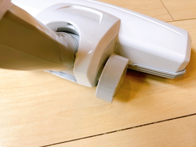 【ニトリ 2WAYスティッククリーナー】吸引力調整機能はなく、シンプル