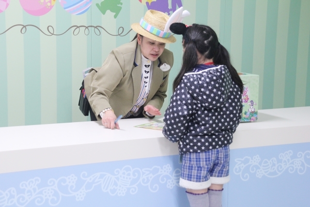 37 エッグハント景品交換所 ©Disney