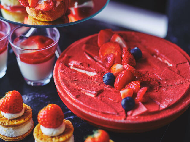 ストロベリー“パキパキ”ティラミス【コンラッド大阪「The Elegant Red(ジ・エレガント レッド)」ストロベリースイーツビュッフェ】