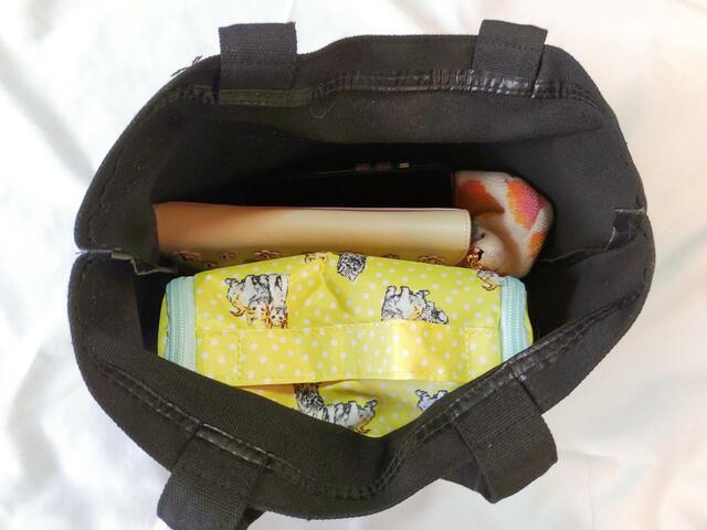 ポーチはミニバッグにも入るくらいの大きさ『InRed（インレッド）10月号』付録「ポール＆ジョーボーテ」の吊るせるコスメポーチ