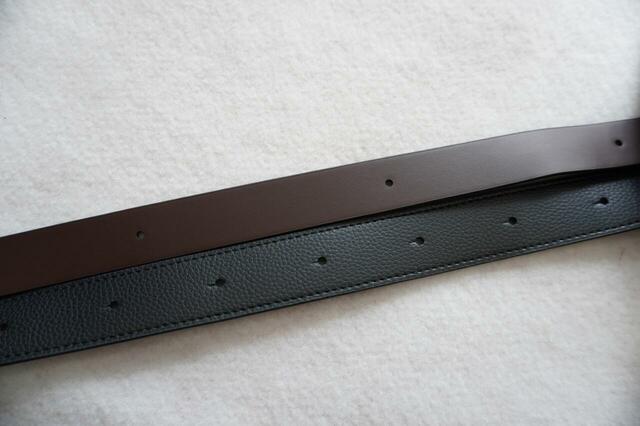 ストラップの長さを調節する穴の数にも変化が