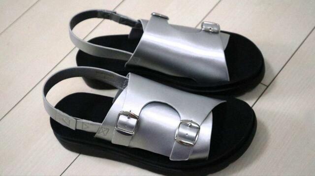 【GLOBAL WORK らくっションストラップサンダル】カラーはアイボリー、ブラック、シルバー、ベージュ、ブラウンがあります