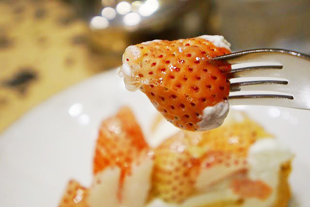 キルフェボン グランメゾン銀座店　「白いいちご～初恋の香り～のタルト」