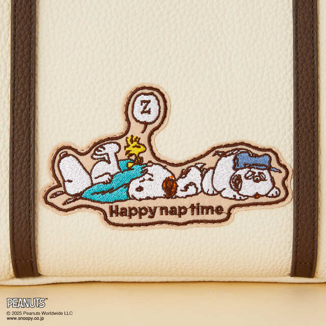 【サマンサタバサ「スヌーピー」コレクション】眠っている様子のアートがワッペンでデザインされたトートバッグ