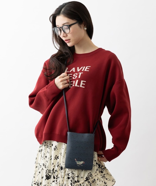 【Jubilee「ウィリアムモリス柄 PUレザー ミニショルダーバッグ サコッシュ」】「いちご泥棒」の小鳥がワンポイントとなった 「03.Strawberry Thief (NAVY)」