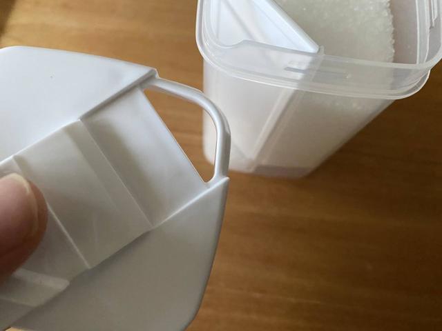 【セリア】ひとふりで計量できる粉末洗剤ボトル／100円