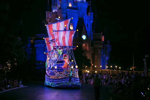 ピーターパンの海賊船（1）｜新「東京ディズニーランド・エレクトリカルパレード・ドリームライツ」（2015年7月リニューアル）撮影 / YOSHI