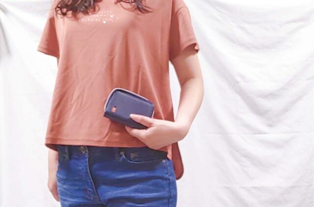 オレンジのTシャツ×ネイビーのジーンズとも相性ピッタリ『MonoMax(モノマックス)』2023年9月号付録【バッキンガムベア for マッキントッシュフィロソフィー 大容量ミニ財布】