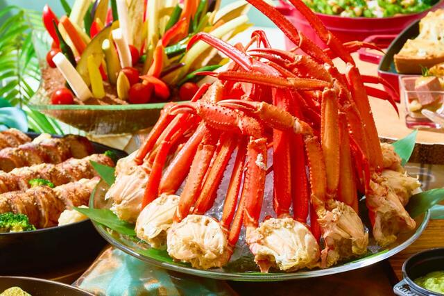 「平日限定で北海道産の紅ずわい蟹が食べ放題!」<期間:2026年7月1日~8月31日>【海鮮も肉料理もハーゲンダッツも食べ放題!「ホテル インターコンチネンタル 東京ベイ」で、夏のごちそうが勢揃いするブッフェ開催!】