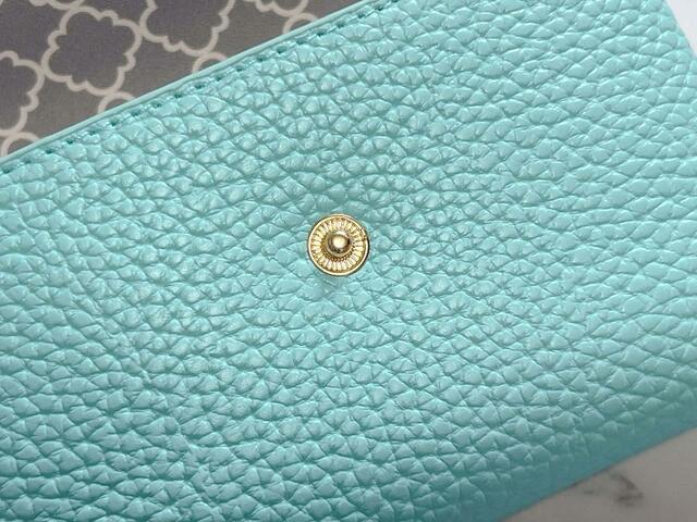 スナップボタンで開閉する仕様