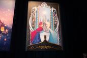 ファンタジースプリングス『アナと雪の女王』ポスター｜D23 Expo 2022 東京ディズニーシー展示