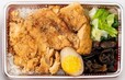 「【賴ママ食堂】ジーパイ弁当」<価格:税込1,000円>【日本初上陸“台湾スイーツ”や人気の“台湾フード”が勢揃い!『你好!台湾展』大丸福岡天神店で初開催!】