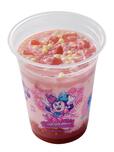 ストロベリーミルク 600円｜東京ディズニーランド「ディズニー・パルパルーザ“ミニーのファンダーランド”」スペシャルメニュー｜東京ディズニーリゾート40周年“ドリームゴーラウンド”｜発売期間：2023年12月26日（火）〜2024年3月31日（日）｜販売店舗：東京ディズニーランド「リフレッシュメントコーナー」「キャンプ・ウッドチャック・キッチン」