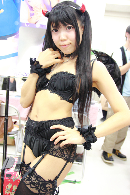 コスプレ美女に会える「コスエクスプレス」