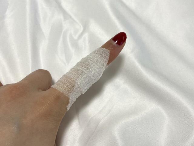 【無印良品　テープのいらない包帯】指に巻いてみました！