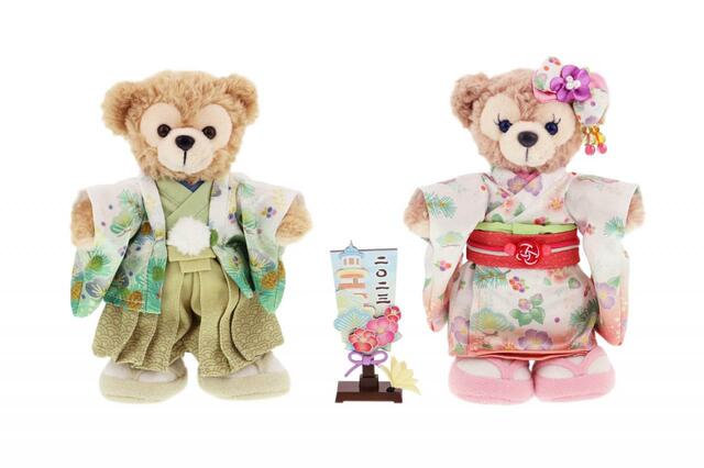 ダッフィー＆シェリーメイ コレクションドール 12,000円｜（コレクションドール）高さ約14cm、（ケース）縦約9×横約21×高さ約17cm｜販売店舗：東京ディズニーシー「マクダックス・デパートメントストア」｜販売日：2022年11月24日(火)