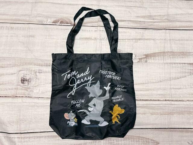 背面にもかわいいイラストプリント入り！