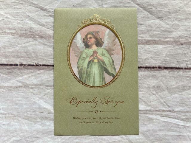 窓から天使のイラストが覗く仕様…！