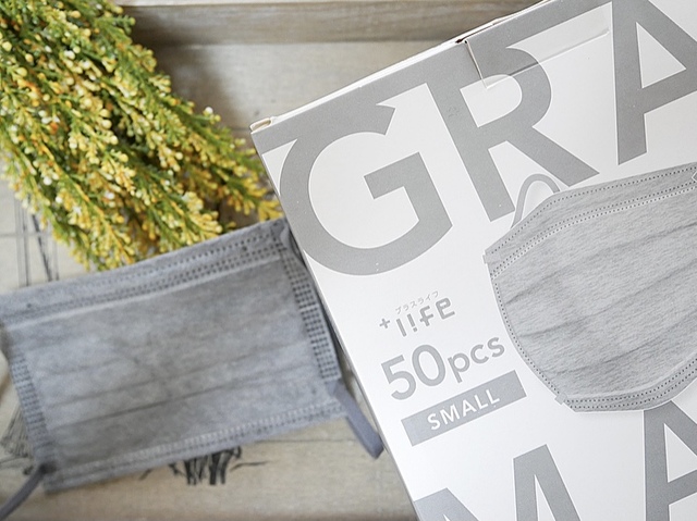 ＋ライフ　グレーマスク　小さめサイズ