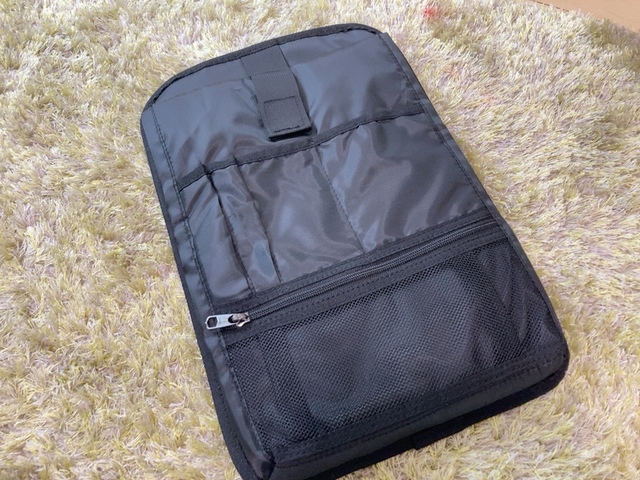 【ワークマン 防水ワールドウォークバックパック】小物収納にも使える便利なPCポケット