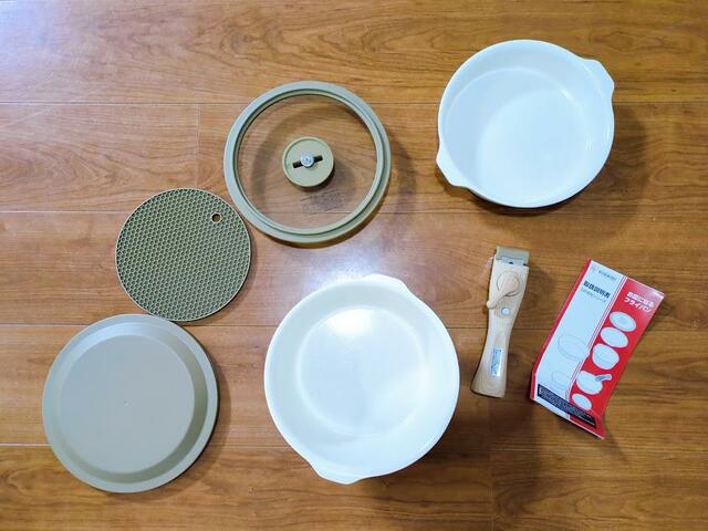 【アイリスオーヤマ お皿になるフライパン6点セット】ハンドルがないと完全にお皿に見えるなべとフライパン