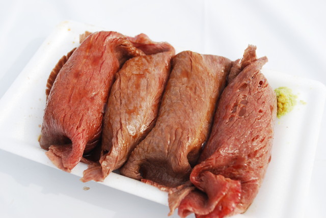 「肉フェス TOKYO 2015 春」／肉の匠 将泰庵の和牛炙り握り