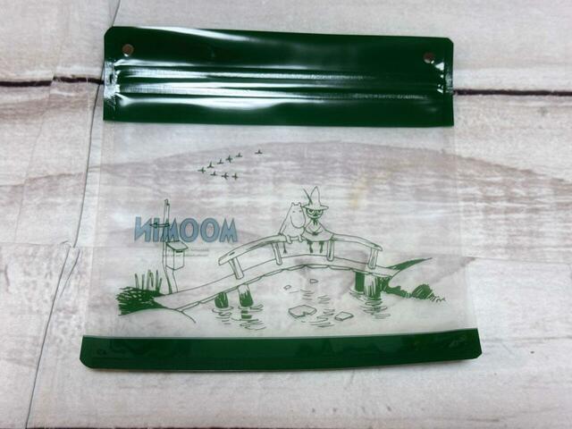 中サイズはクリア×深いグリーンが洒落感たっぷり