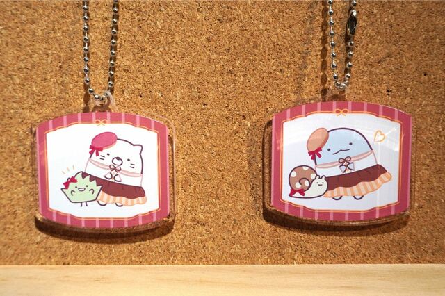【すみっコぐらしカフェ～喫茶すみっコでチョコレートフェア～】「アクリルキーホルダー（ランダム5種）」（ねこ、とかげ）825円