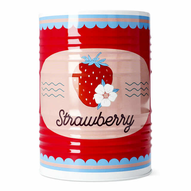 【フライングタイガー】収納缶（ストロベリー） 550円／幅12cm、高さ17cmと容量たっぷりの缶
