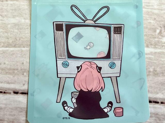 アーニャの後ろ姿がキュートなデザイン♪