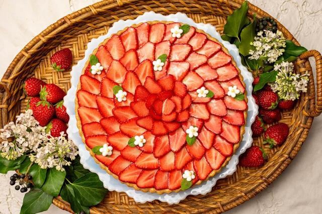 「宮城県山元町 山元いちご農園の“にこにこベリー” とずんだのタルト」（グランフロント大阪店/仙台限定）piece ¥928 / whole(25cm)¥9,288【キル フェ ボン「2024 VERY STRAWBERRY」】