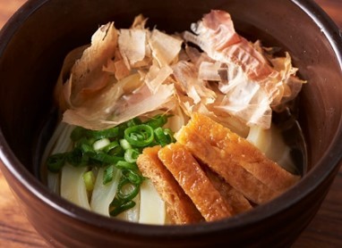 澄んだ黄金だしで〆る 京風きしめん