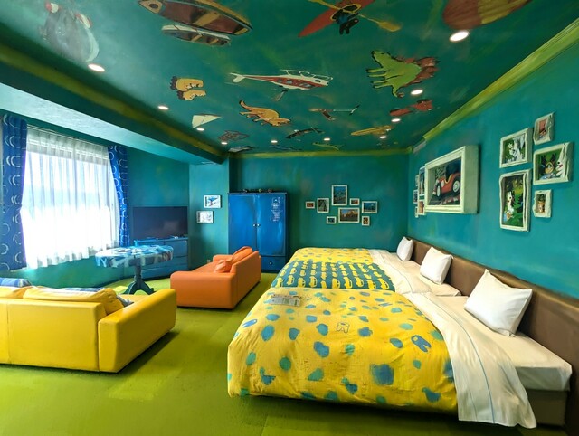 【ハイランドリゾートホテル&スパ】「ガスパール ルーム」の灯りを消すと、天井にガスパールの落書きが浮かび上がる仕掛けも!