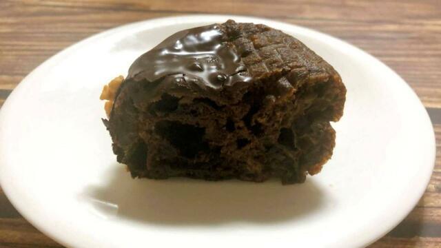 生地にもチョコレートが練り込まれていて上品な甘さ