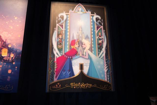 ファンタジースプリングス『アナと雪の女王』ポスター｜D23 Expo 2022 東京ディズニーシー展示