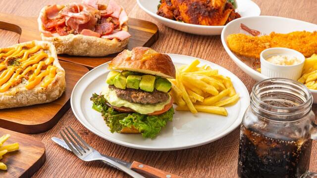 「Johnny B’s アメリカンダイナー」【チーズモンスター級のピザが食べ放題!「Johnny B’s」の超お得な“デトロイトピザ食べ放題”が3プラン制に進化!】