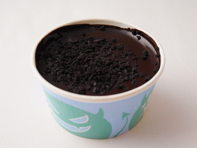 ＜ファミリーマート・サークルKサンクス＞「デビルズチョコミントケーキ」258円（税込）